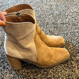 Two- toned tan heel boots